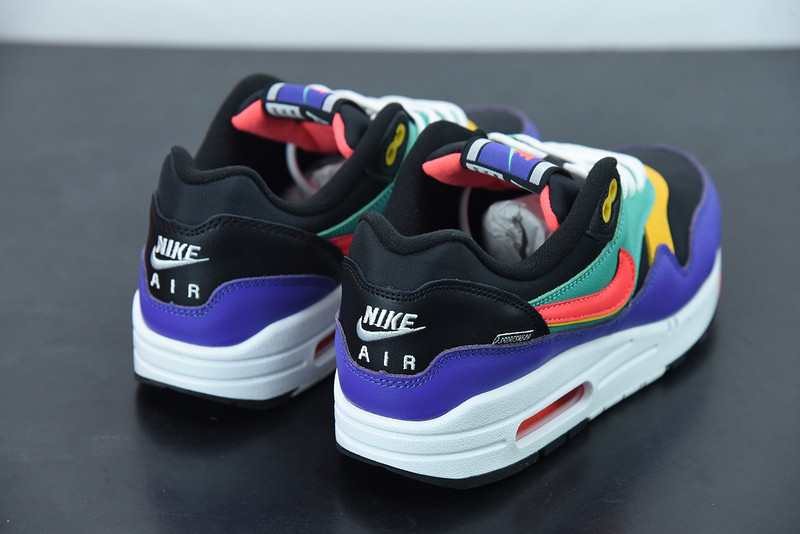 NIKE AIR MAX 1 SE 