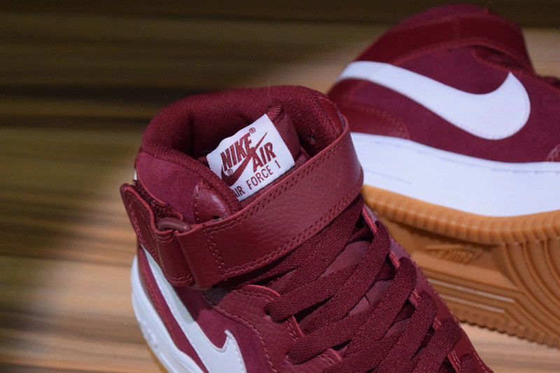NIKE AIR FORCE 1 MID 
