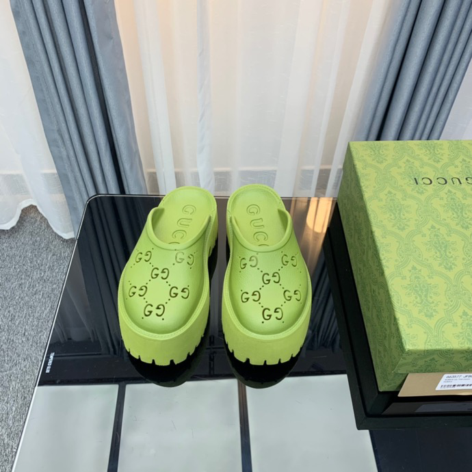 G*u*i sandals high