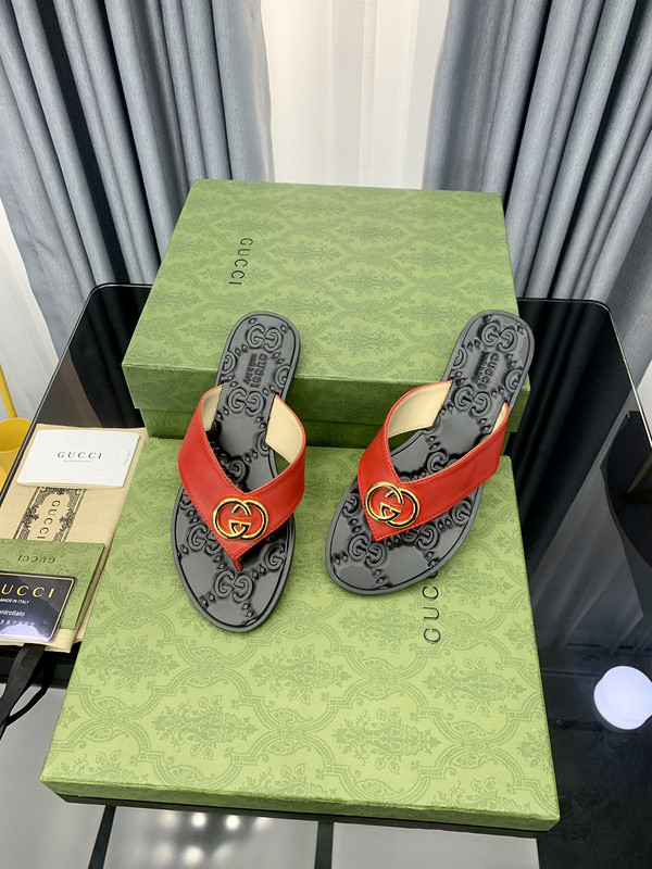 G*u*i sandals