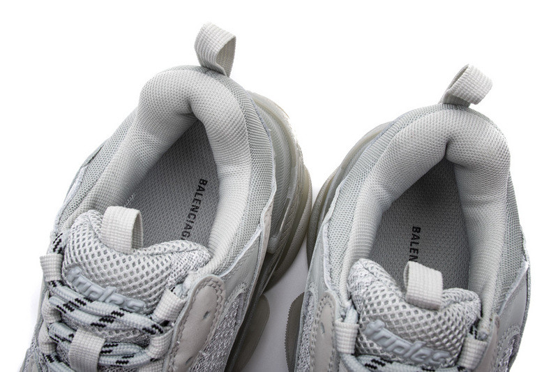 BC TRIPLE S TRAINER  541624 W09O1 1705