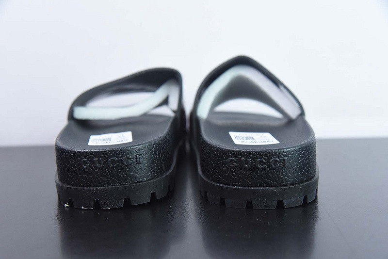 G*u*i sandals