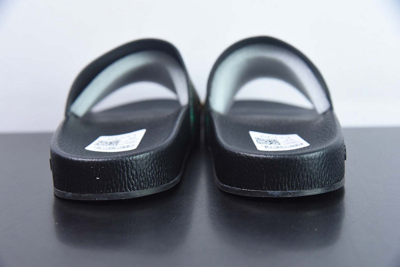 G*u*i sandals