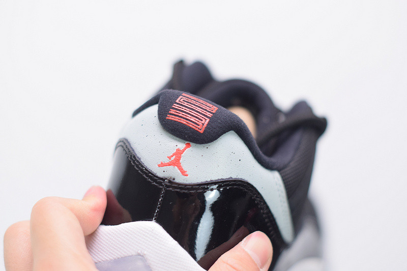 AIR JORDAN 11 RETRO LOW  