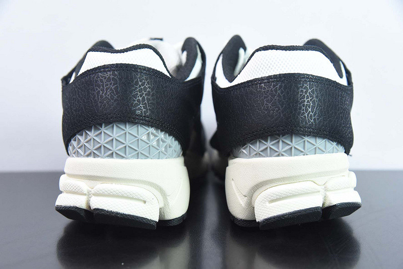 Nike Air Zoom Vomero 5 