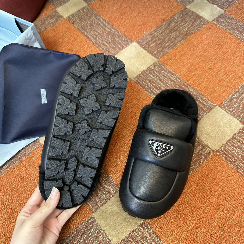 Pra*a sandals