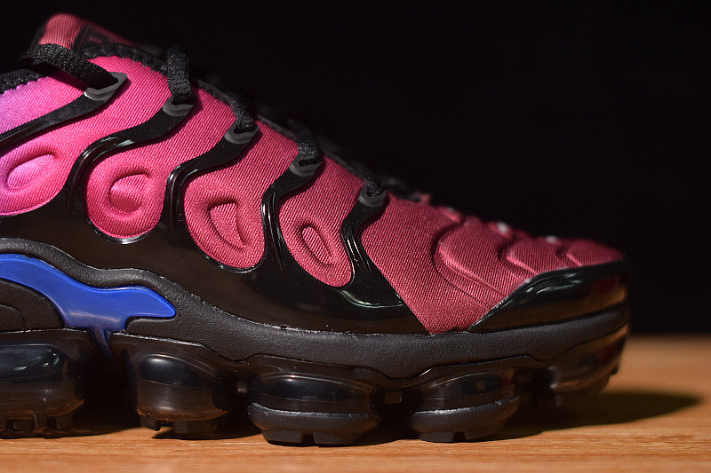 NIKE AIR VAPORMAX PLUS 