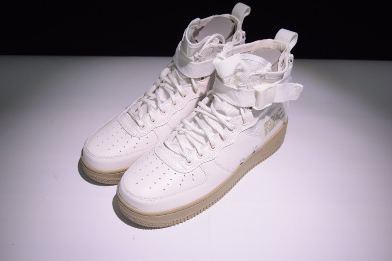 NIKE AIR FORCE 1 MID 