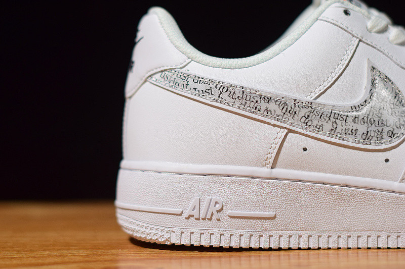 NIKE AIR FORCE 1 