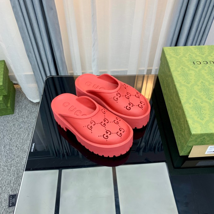 G*u*i sandals high