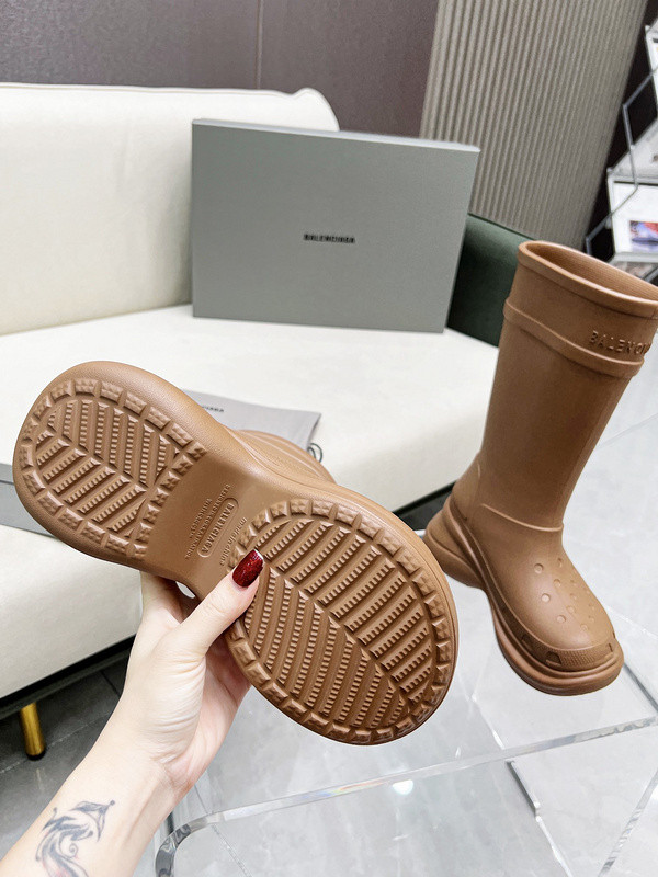 Cr*0*s™ boot in beige