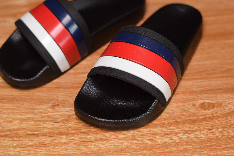G*u*i sandals