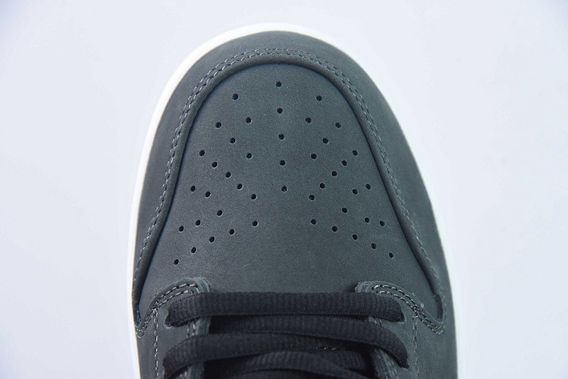 Nike SB Dunk Low "Black/Gum" CD2563-006