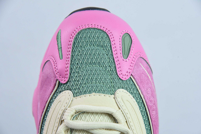 NEW BALANCE SNEAKER