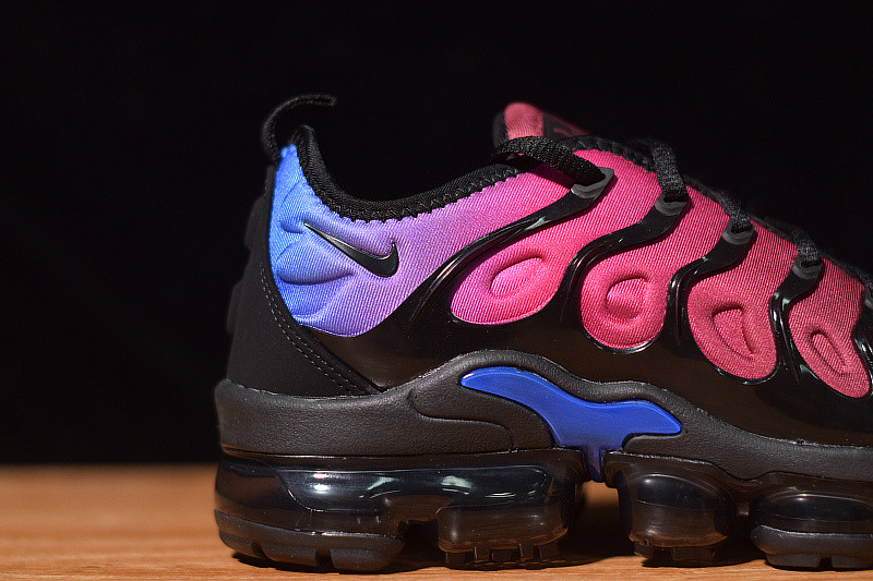 NIKE AIR VAPORMAX PLUS 