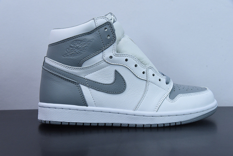 AIR JORDAN 1 HIGH OG “STEALTH'' 555088-037