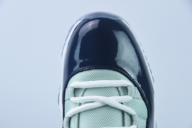 AIR JORDAN 11 RETRO LOW 