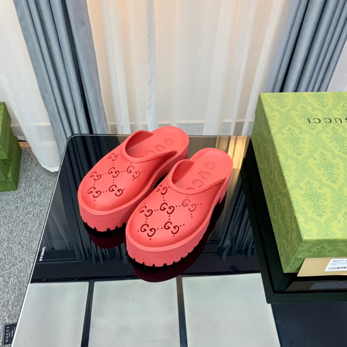 G*u*i sandals high