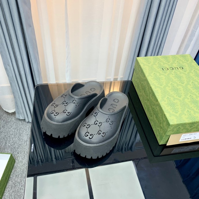 G*u*i sandals high