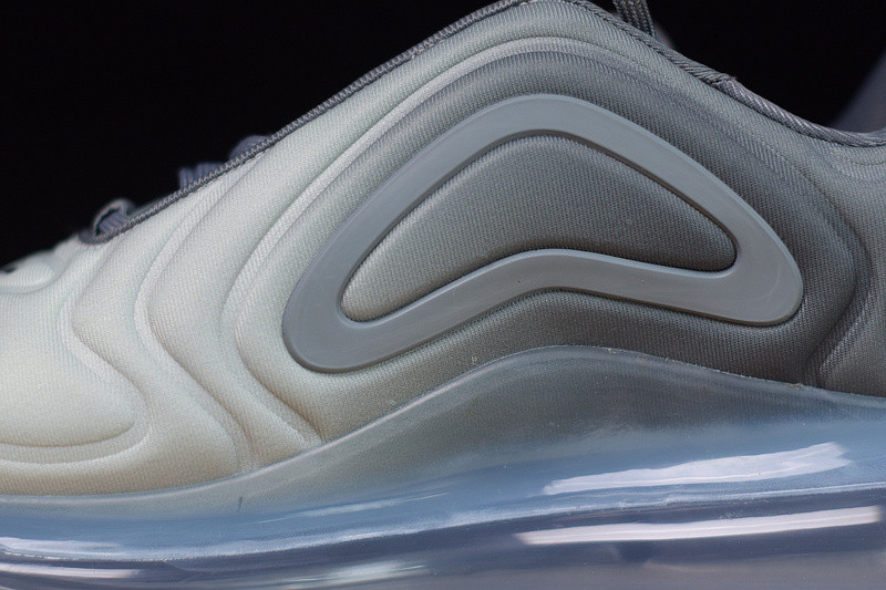 NIKE AIR MAX 720 