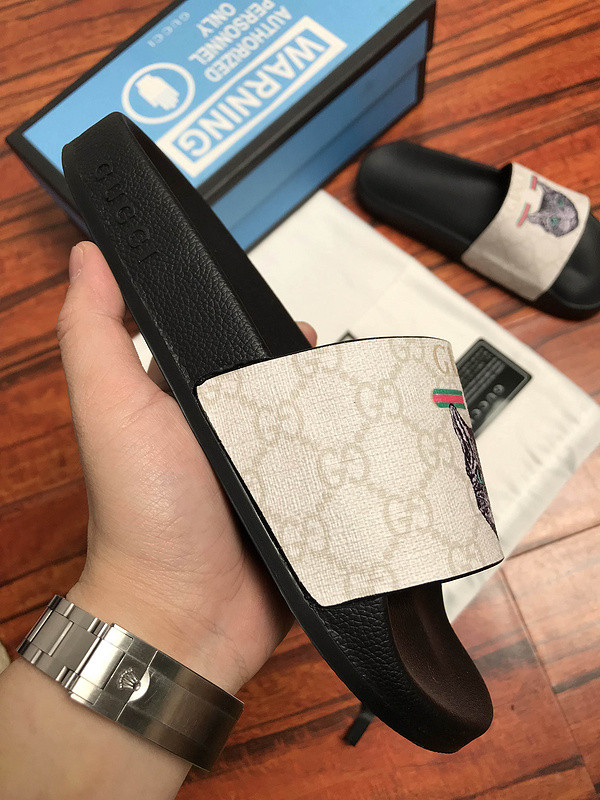 G*u*i sandals