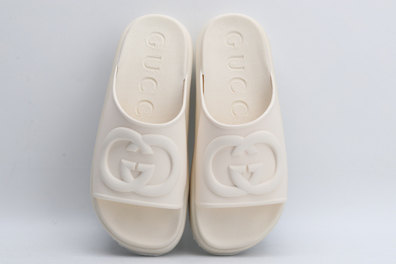 G*u*i sandals