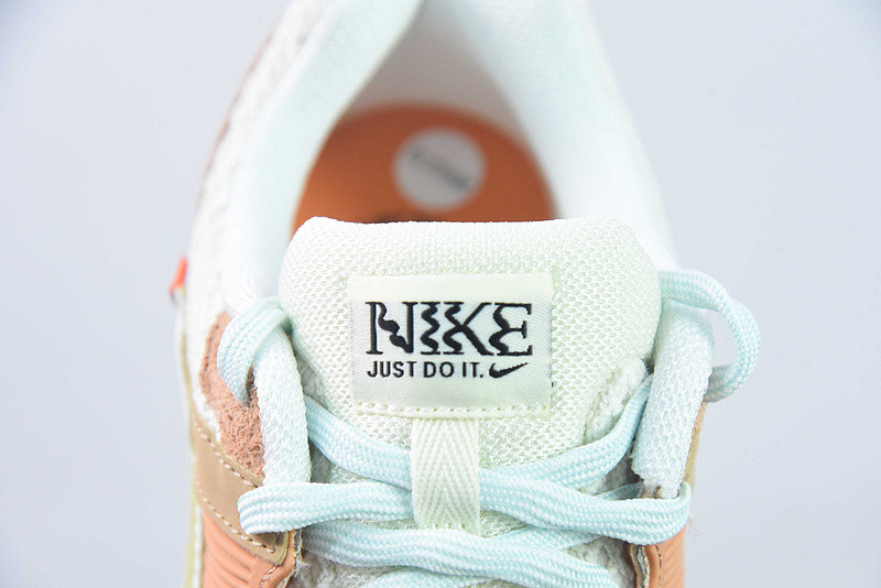 Nike Air Zoom Vomero 5 