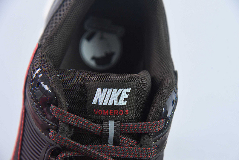 Nike Air Zoom Vomero 5 