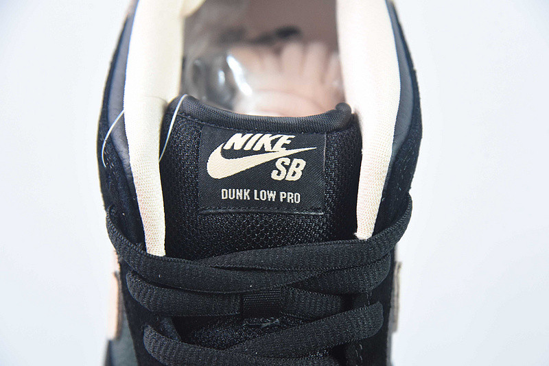 Nike SB Dunk Low 