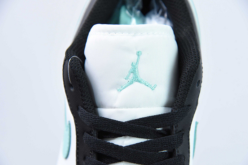 Air Jordan 1 Retro Low 