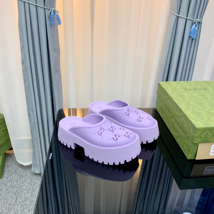 G*u*i sandals high