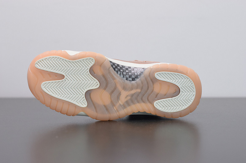 AIR JORDAN 11 LOW 