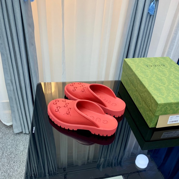 G*u*i sandals low