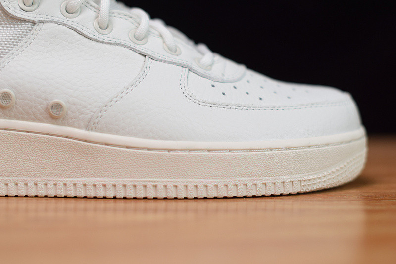 NIKE AIR FORCE 1 MID "TRIPLE IVORY" AA6655-100