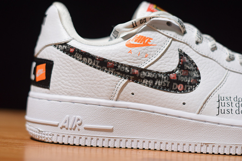 NIKE AIR FORCE 1 