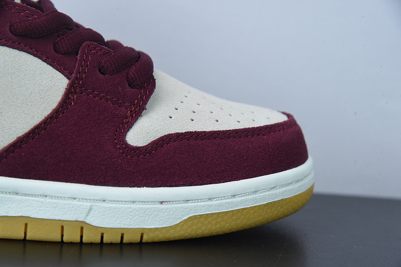 Skate Like a Girl x Nike SB Dunk Low DX4589-600