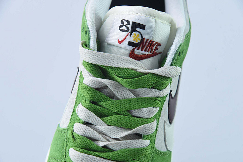 NIKE Dunk Low SE“85” Vlad DO9457-103