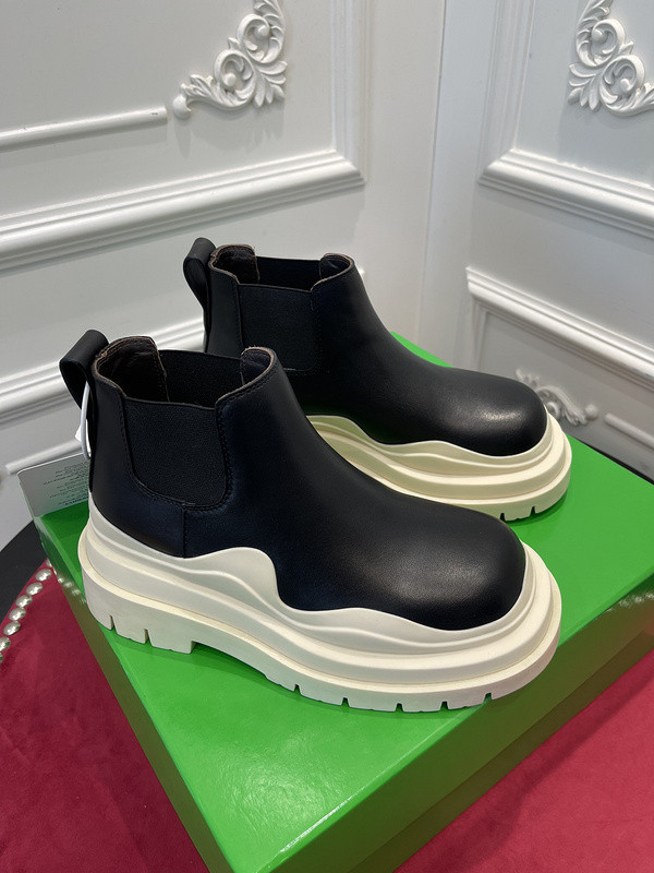 b0tte*a Ven*ta sneaker