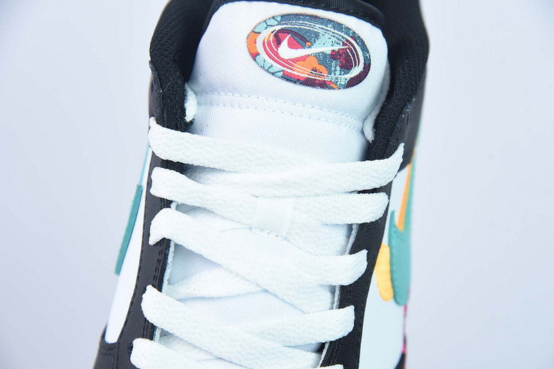 Nike WMNS DUNK LOW 