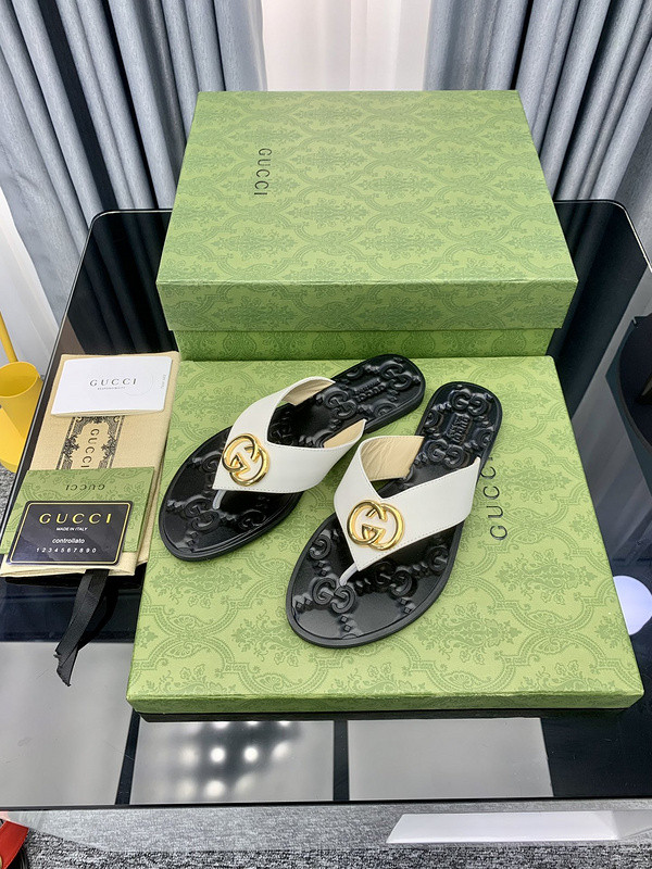 G*u*i sandals