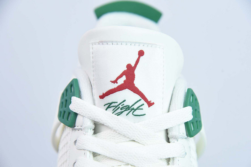 NIKE SB X AIR JORDAN 4 RETRO 