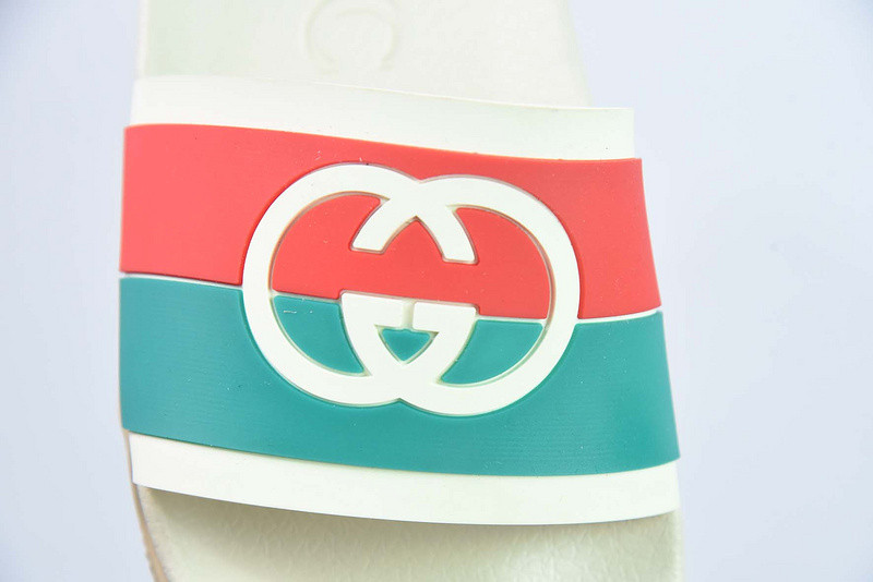 G*u*i sandals