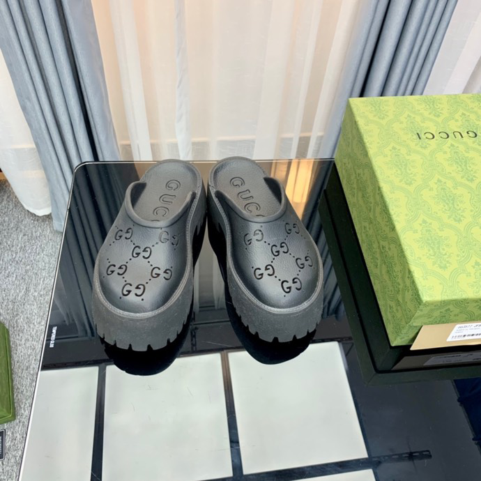 G*u*i sandals high