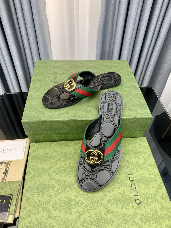 G*u*i sandals