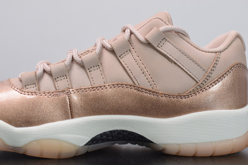 AIR JORDAN 11 LOW 