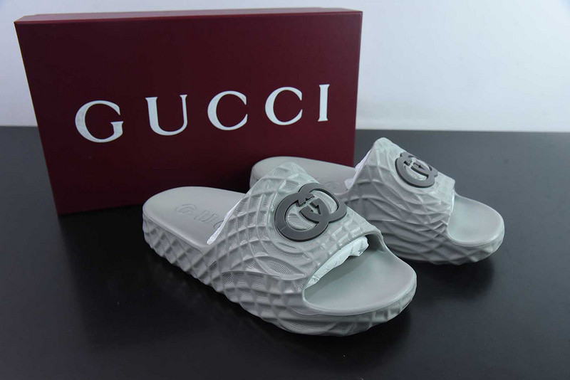 G*u*i sandals