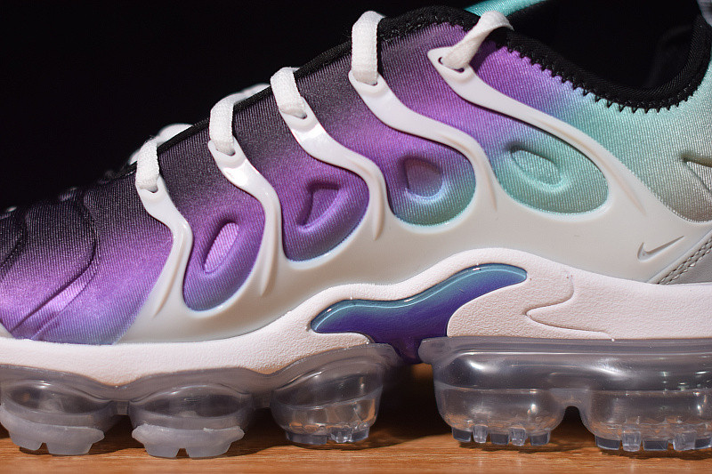 NIKE AIR VAPORMAX PLUS 