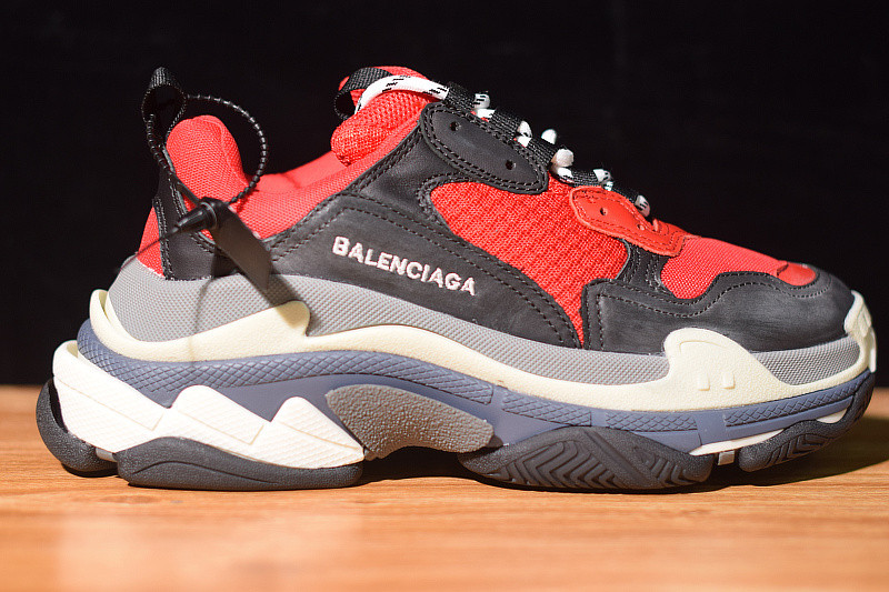 BC TRIPLE S TRAINER 483513 W06E1 1006