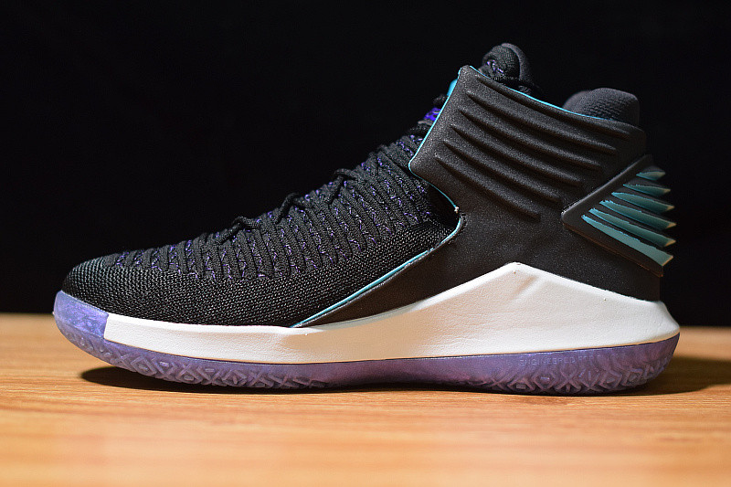 AIR JORDAN 32 “CEO” AA1253-016