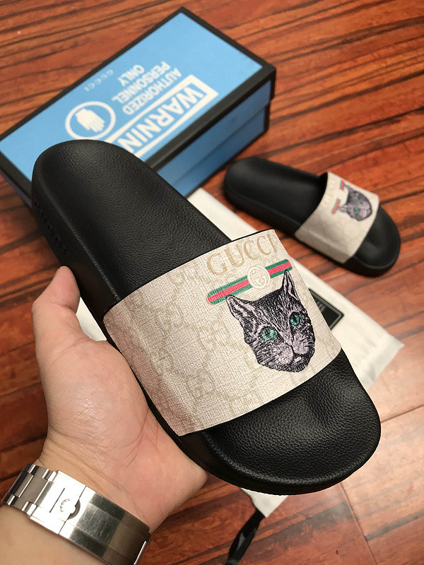 G*u*i sandals